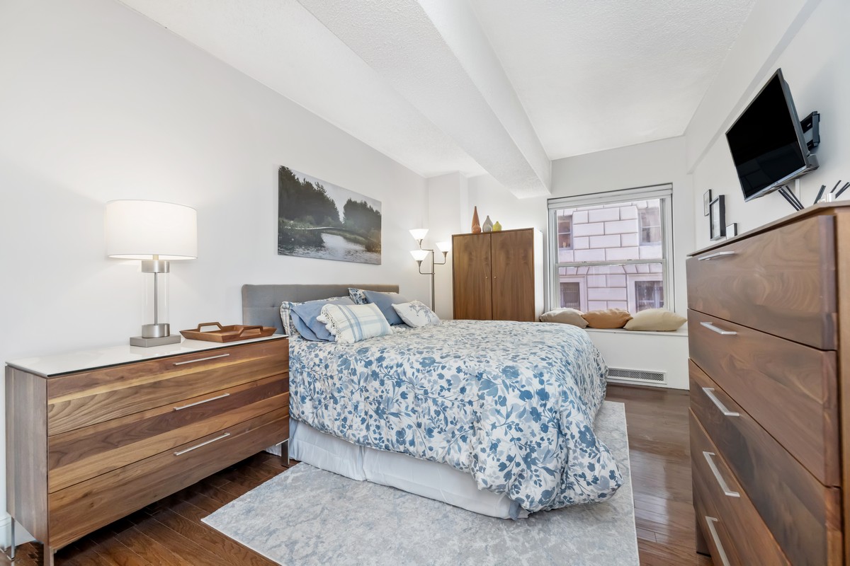 96 Schermerhorn Street, Unit 2F Brooklyn, NY 11201 - Photo 5 of 10 a bedroom with a bed and a flat screen tv