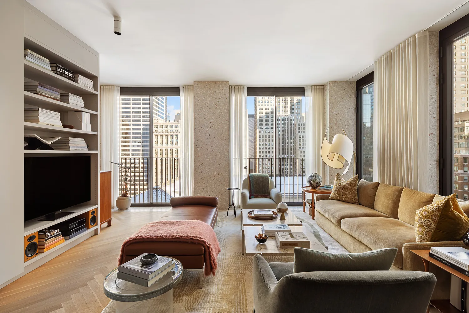 $2,295,000 | 16 West 40th Street, Unit 16B | Bryant Park