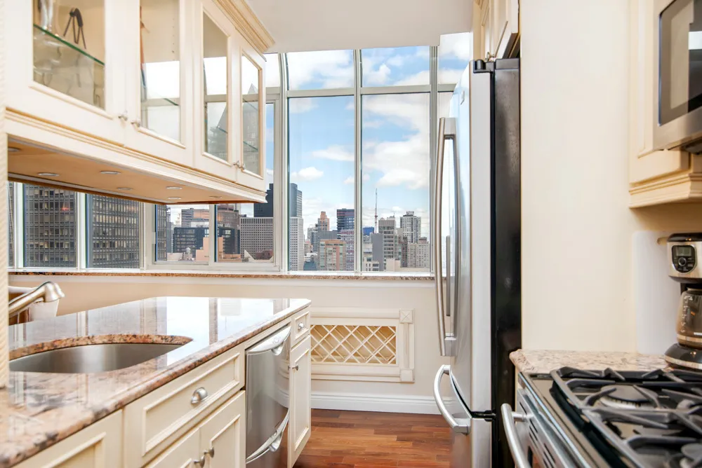 $1,199,000 | 310 East 46th Street, Unit PHG | Midtown East
