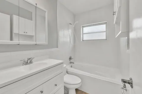 $325,999 | 7115 Northwest 73rd Street, Tamarac, FL 33321