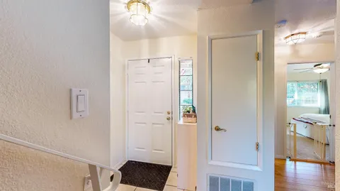 $695,000 | 1678 Creekview Court, Petaluma, CA 94954