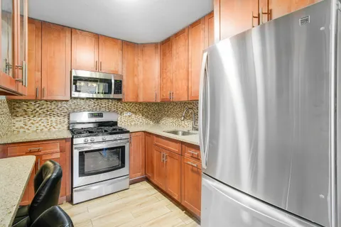 $340,000 | 290 West 232nd Street, Unit 3A | Kingsbridge