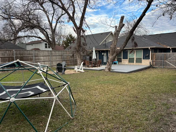 a view of a house with backyard and sitting area