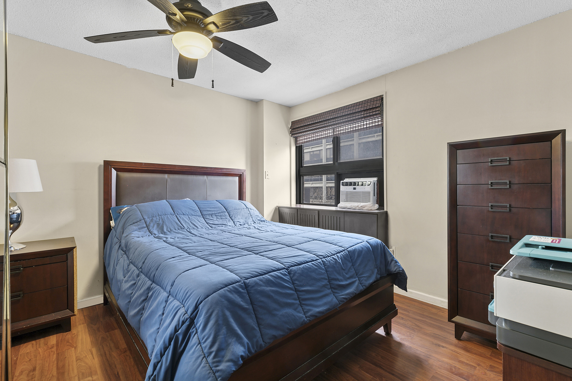 333 Pearl Street, Unit 6K Manhattan, NY 10038 - Photo 4 of 7 a bedroom with a bed and a window