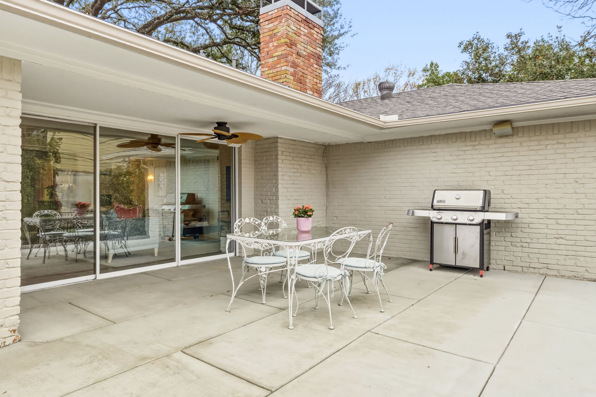 5765 Stonegate Road Dallas, TX 75209 - Photo 31 of 37 a patio with table and chairs