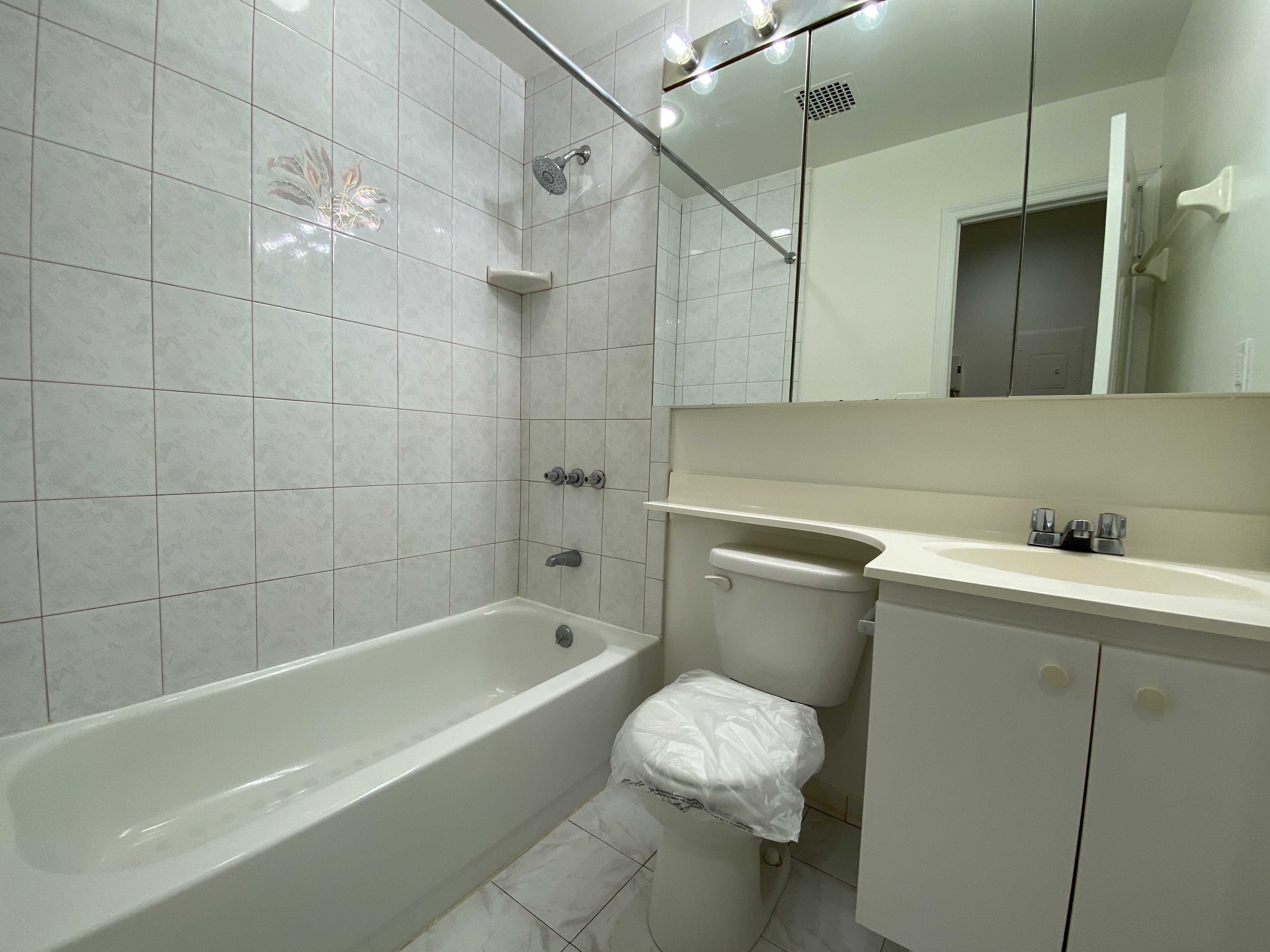 423 East 75th Street, Unit 3A Manhattan, NY 10021 - Photo 4 of 4