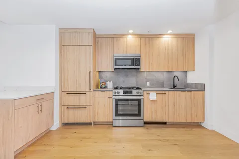 $860,000 | 24-16 Queens Plaza South, Unit 4J | Long Island City