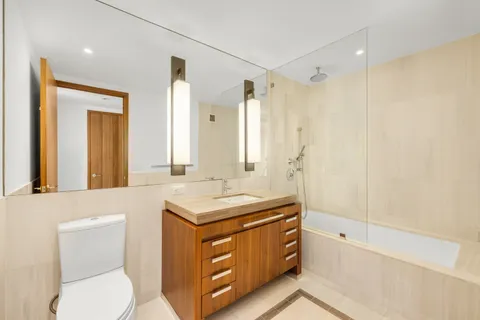 $2,095,000 | 400 5th Avenue, Unit 37C | Midtown South