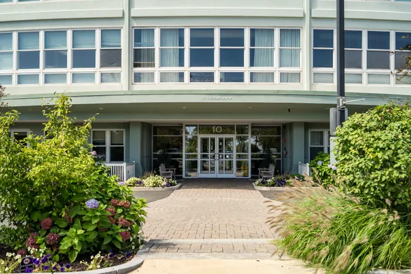 $575,000 | 10 Ocean Avenue, Unit 403, Revere, MA 02151