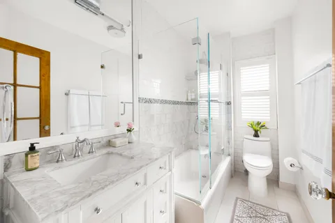$2,350,000 | 119 West 71st Street, Unit 9B | Upper West Side