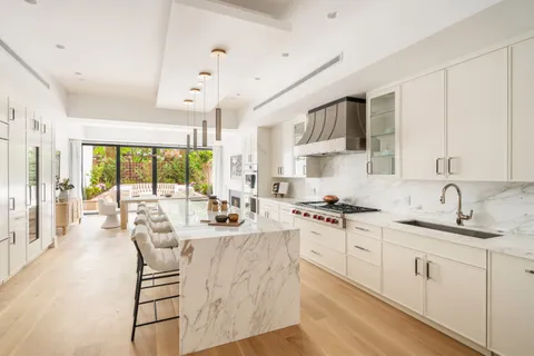 $18,500,000 | 165 East 64th Street | Lenox Hill