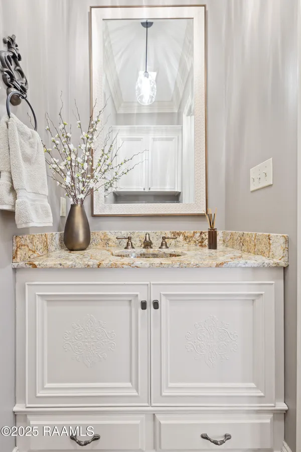 $1,100,000 | 100 Candlewood Drive, Lafayette, LA 70508