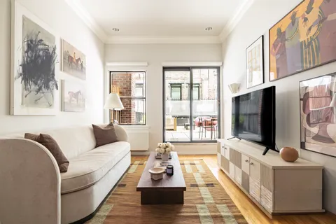 $995,000 | 35 East 10th Street, Unit 2D | Greenwich Village