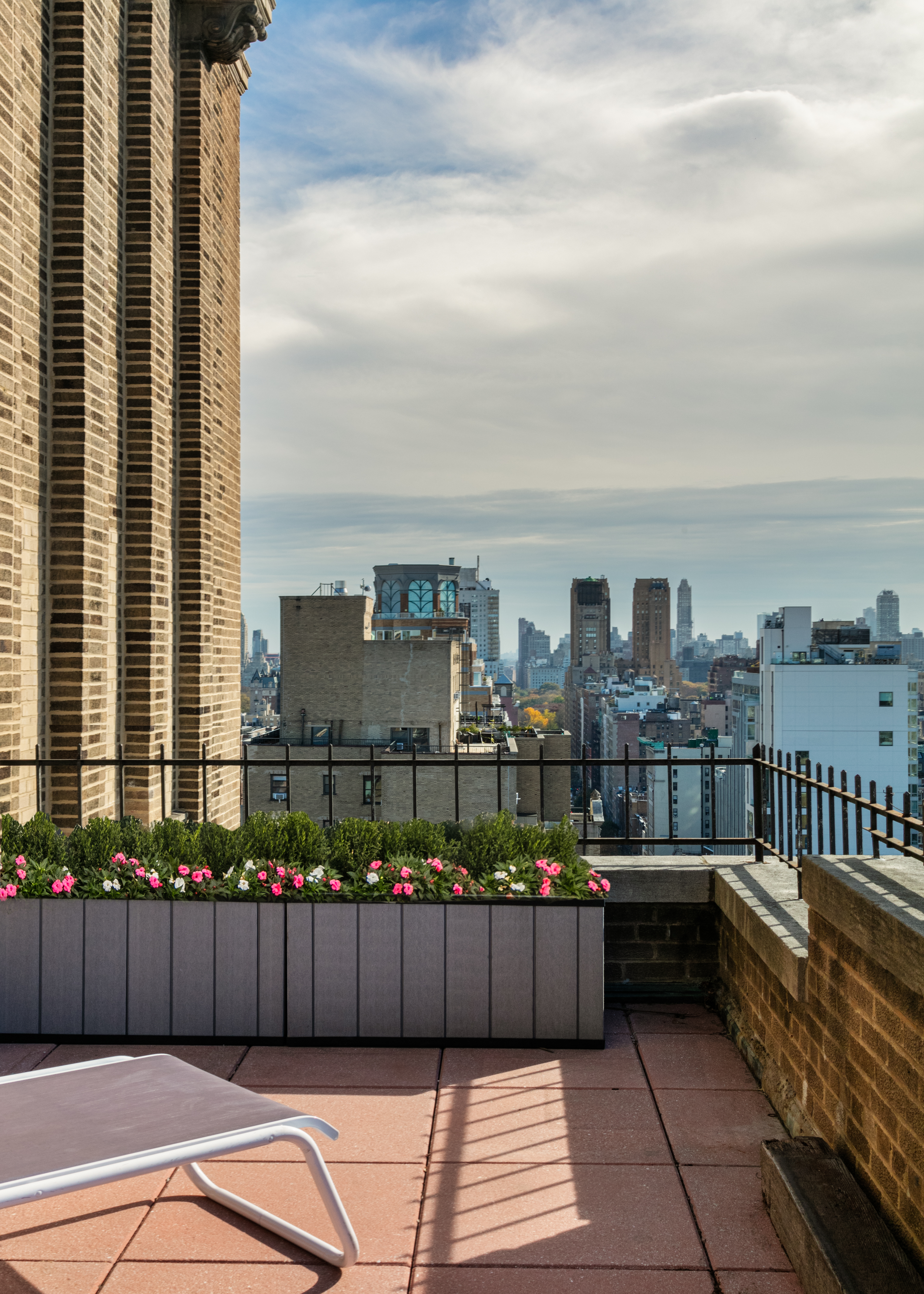 263 West End Avenue, Unit PH22B Manhattan, NY 10023 - Photo 6 of 19 a view of city from balcony