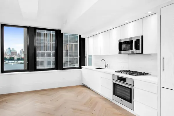 $9,000 | 101 Wall Street, Unit 14B | Financial District