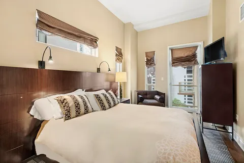 $2,995,000 | 250 East 49th Street, Unit 14CD | Midtown East