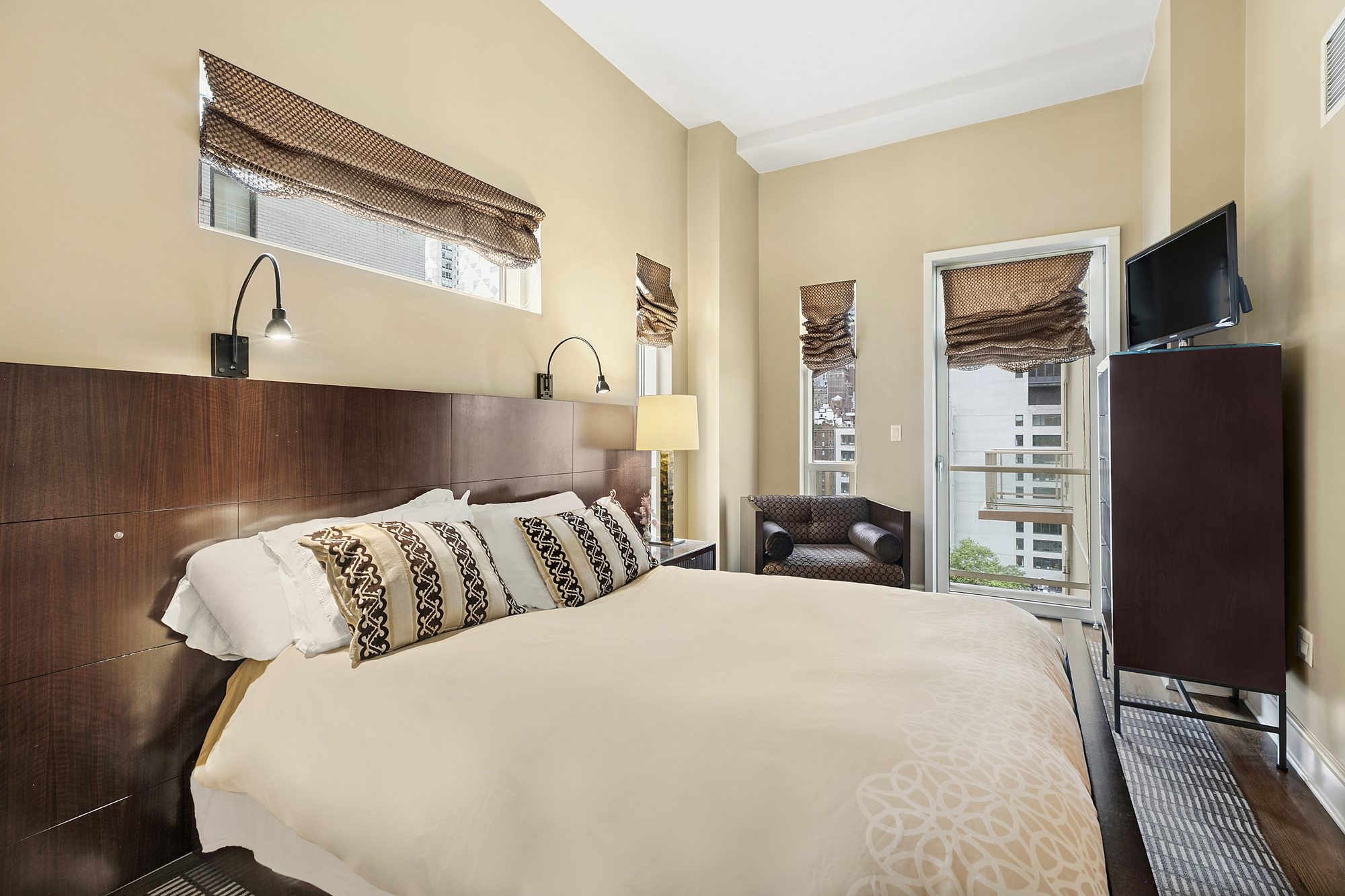 250 East 49th Street, Unit 14CD Manhattan, NY 10017 - Photo 5 of 15