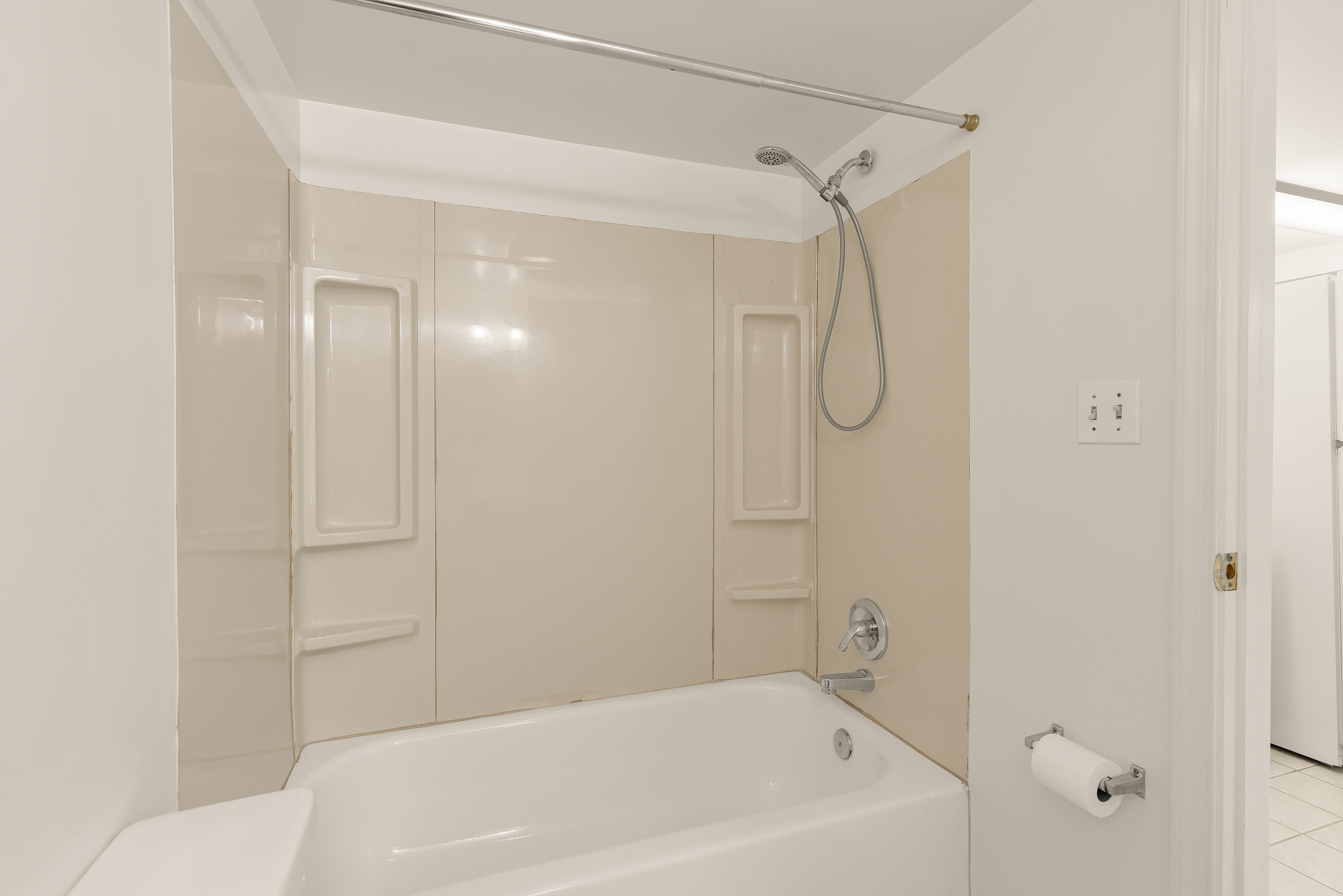 2820 38th Street Northwest Washington, DC 20007 - Photo 39 of 54