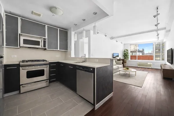 $859,000 | 13-11 Jackson Avenue, Unit 8D | Long Island City