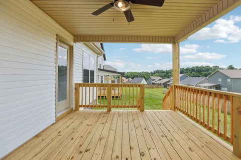 a view of entryway with a lake