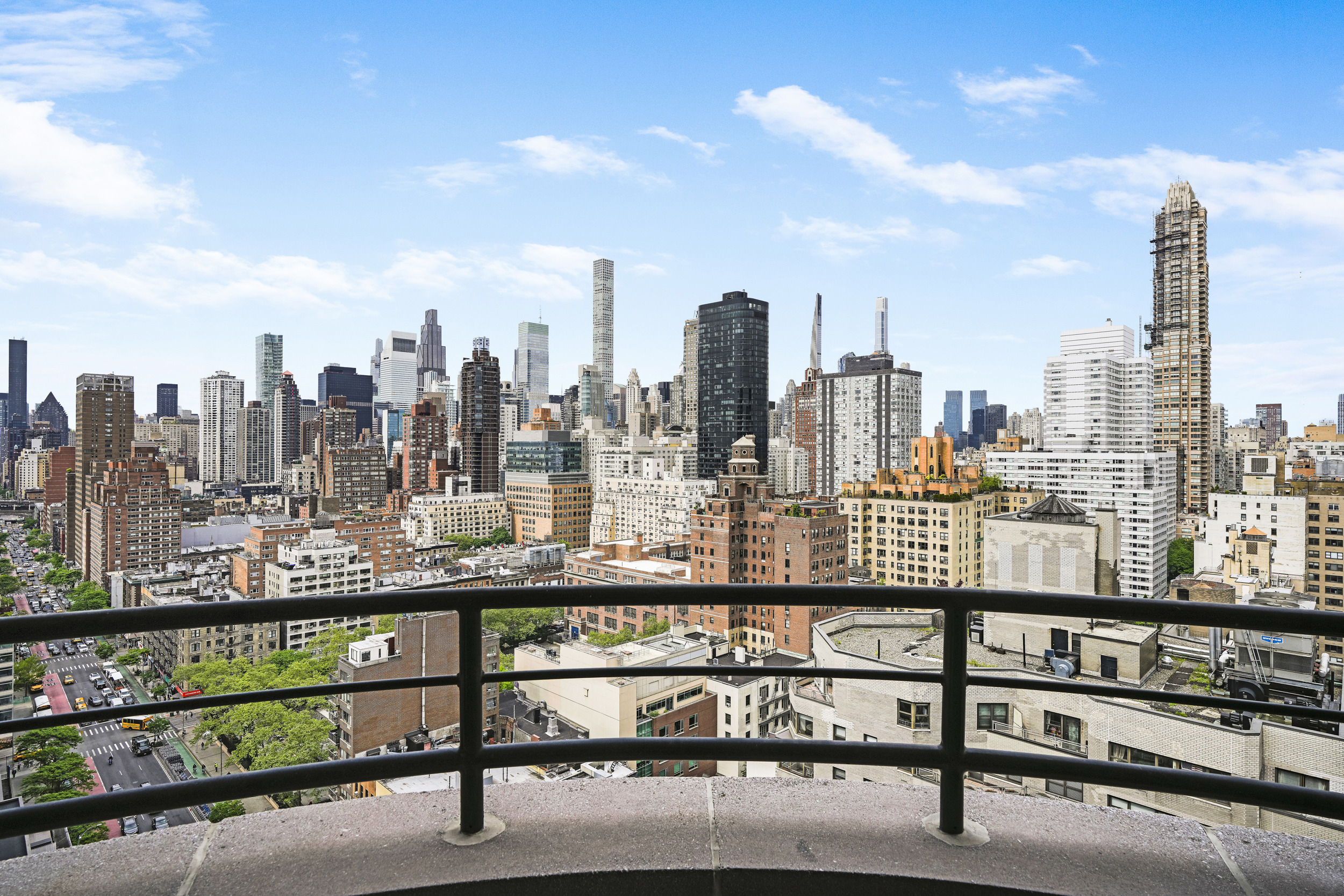 400 East 70th Street, Unit 2402 Manhattan, NY 10021 - Photo 6 of 18 a city view from the roof