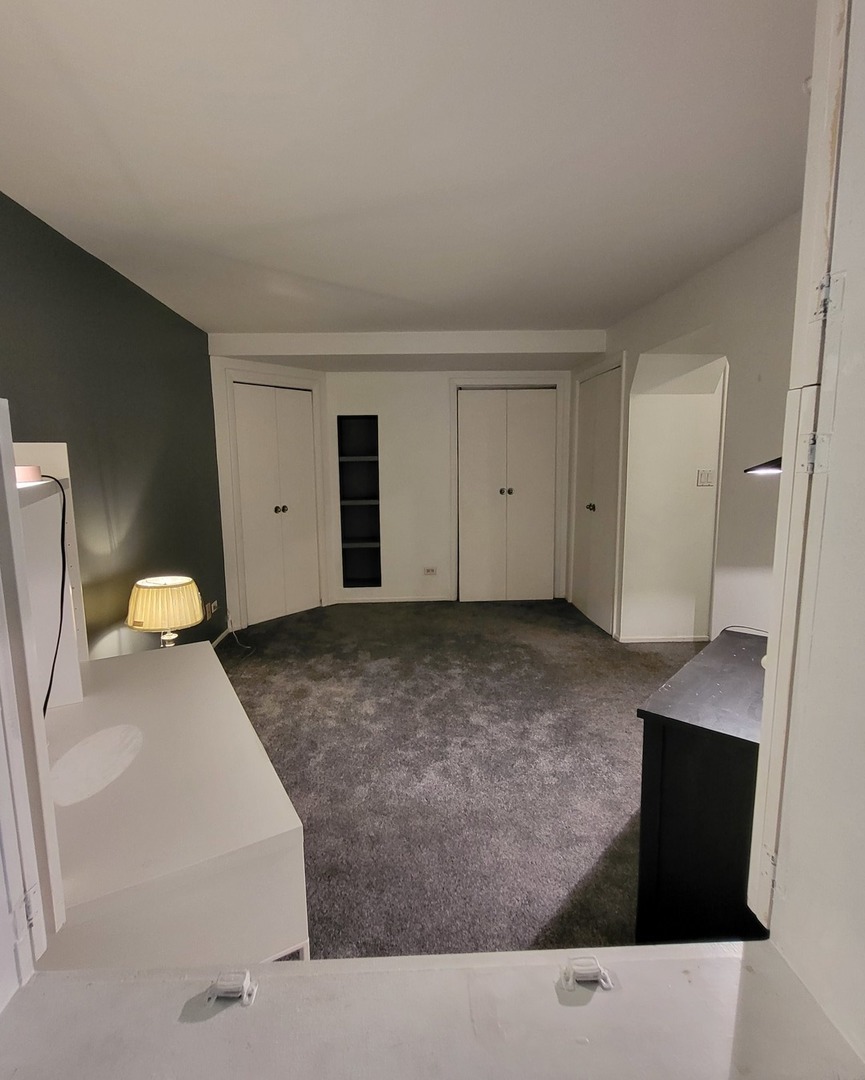 6337 Roosevelt Road, Unit 105 Berwyn, IL 60402 - Photo 16 of 21 a view of a livingroom with a stove