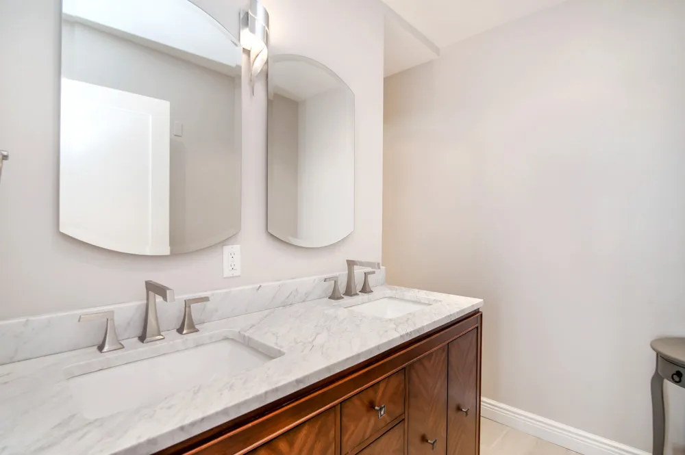 $1,199,000 | 310 East 46th Street, Unit PHG | Midtown East