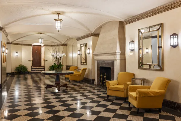 $2,495,000 | 277 West End Avenue, Unit 5D | Upper West Side