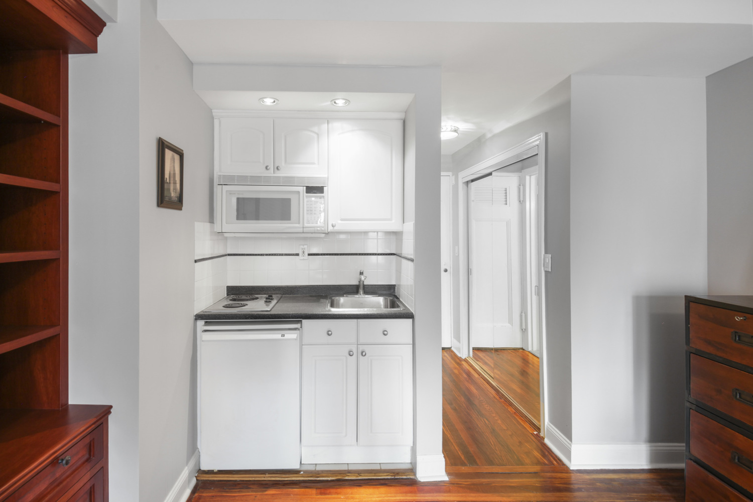 320 East 42nd Street, Unit 1516 Manhattan, NY 10017 - Photo 5 of 10