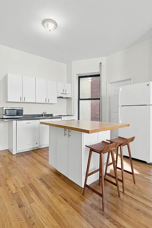 $4,350 | 256 Gates Avenue, Unit 4A | Bedford-Stuyvesant