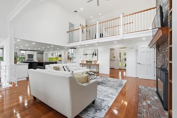 $2,400,000 | 6 Lynbrook Road, Southborough, MA 01772