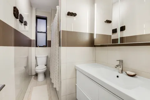 $820,000 | 215 West 105th Street, Unit 3B | Upper West Side