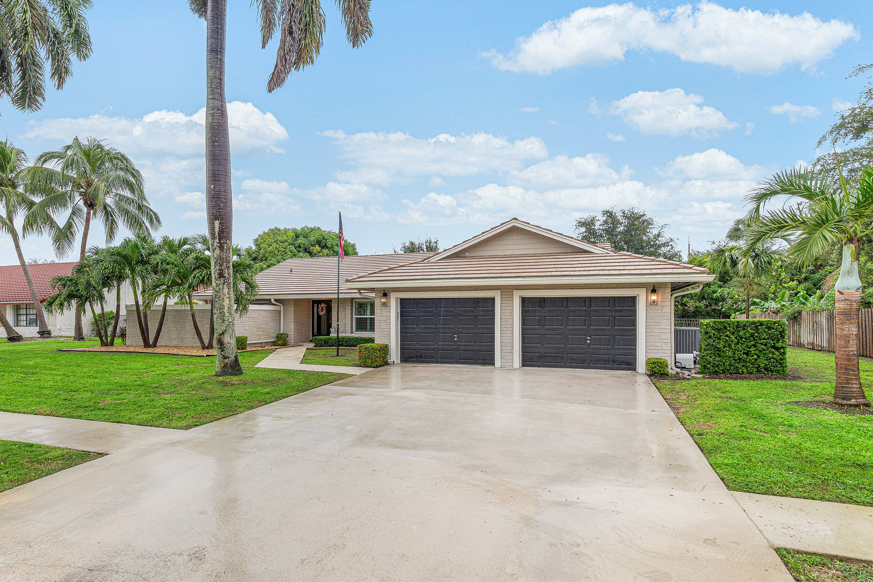9077 Old Pine Road Boca Raton, FL 33428 - Photo 3 of 40 Gallery Image 3