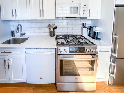 $598,000 | 333 East 79th Street, Unit 21M | Upper East Side