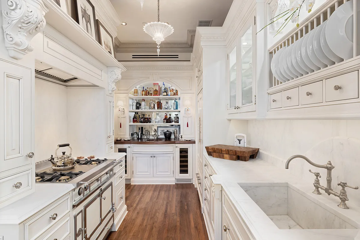 1 Central Park South, Unit 909 Manhattan, NY 10019 - Photo 13 of 30 Gallery Image 13