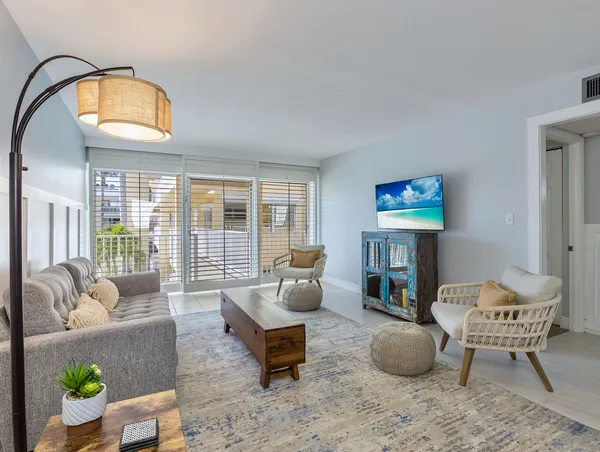 $440,000 | 8th Avenue South, Naples, FL 34102