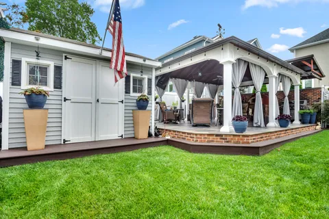 $1,495,000 | 909 Jewett Avenue | Westerleigh