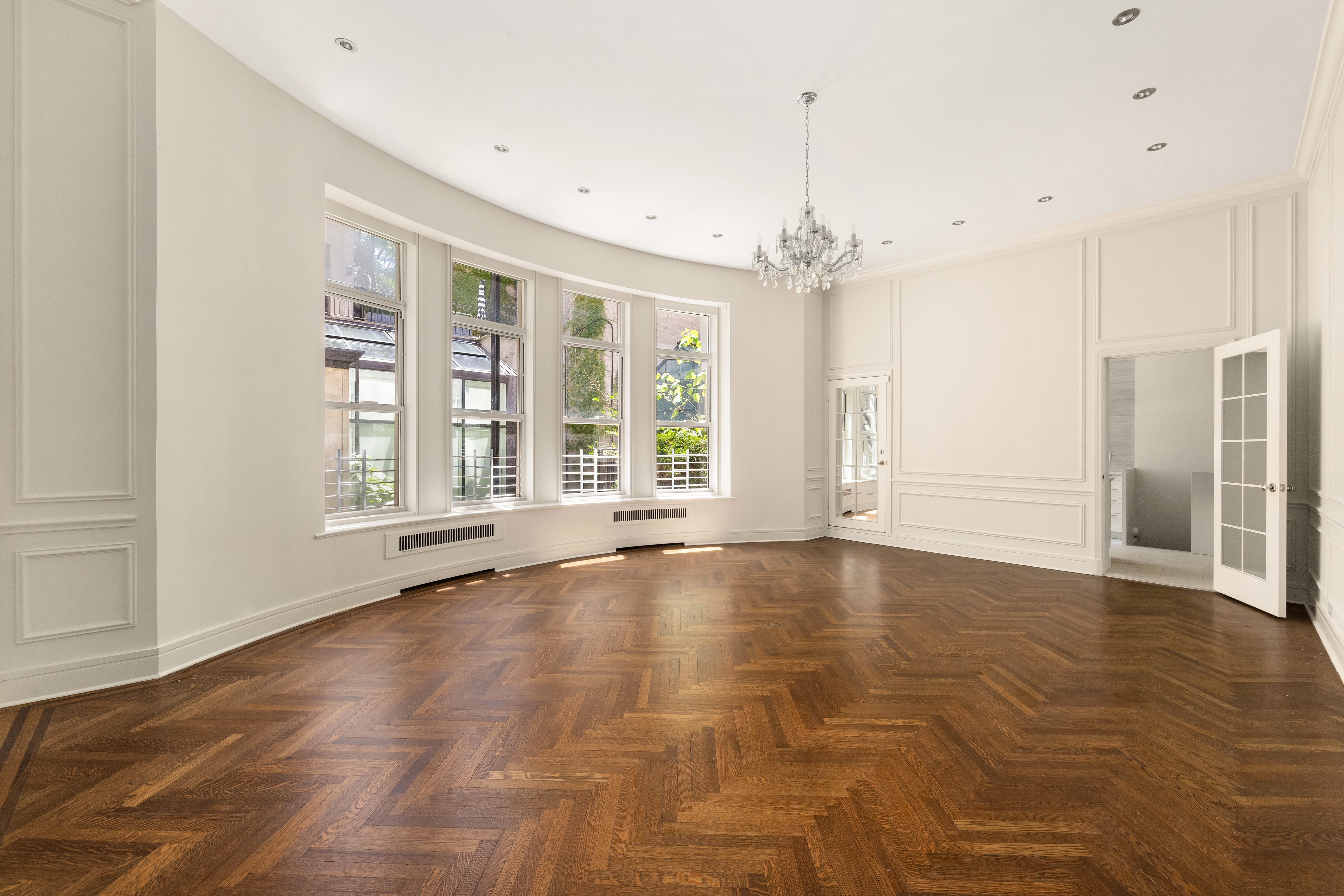 8 East 63rd Street Manhattan, NY 10065 - Photo 9 of 31