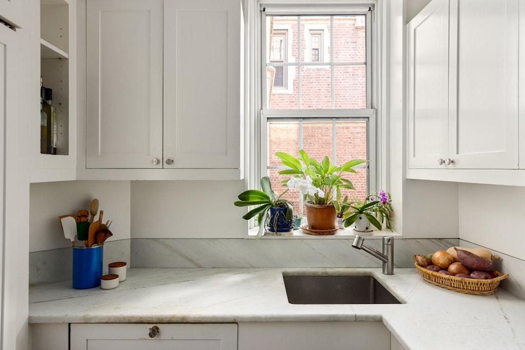 115 Willow Street, Unit 5A Brooklyn, NY 11201 - Photo 4 of 12 a kitchen with a sink and cabinets