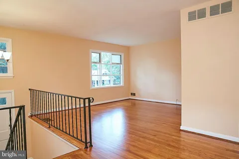 $3,800 | 5719 6th Street North, Arlington, VA 22205