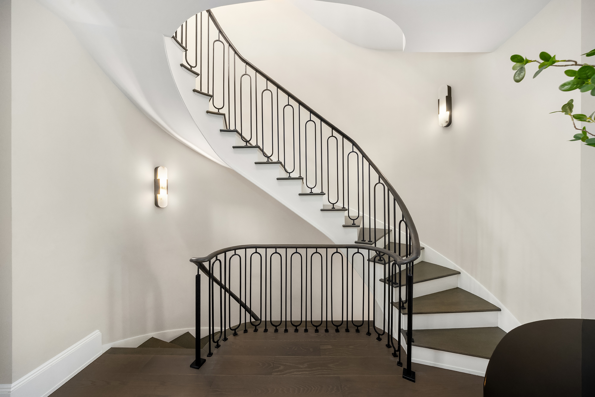 123 East 61st Street Manhattan, NY 10065 - Photo 9 of 31 a view of entryway