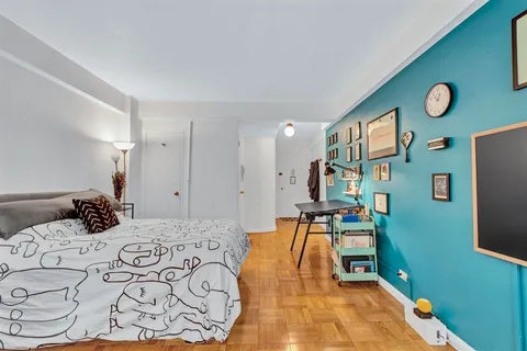 $385,000 | 425 East 79th Street, Unit 2A | Upper East Side