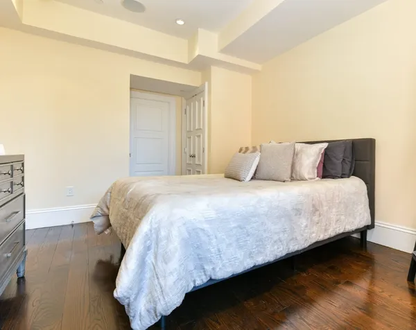 $1,499,000 | 165 Newbury Street, Unit 2, Boston, MA 02116