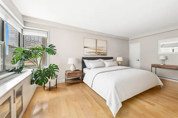 $995,000 | 400 East 56th Street, Unit 19O | Sutton Place