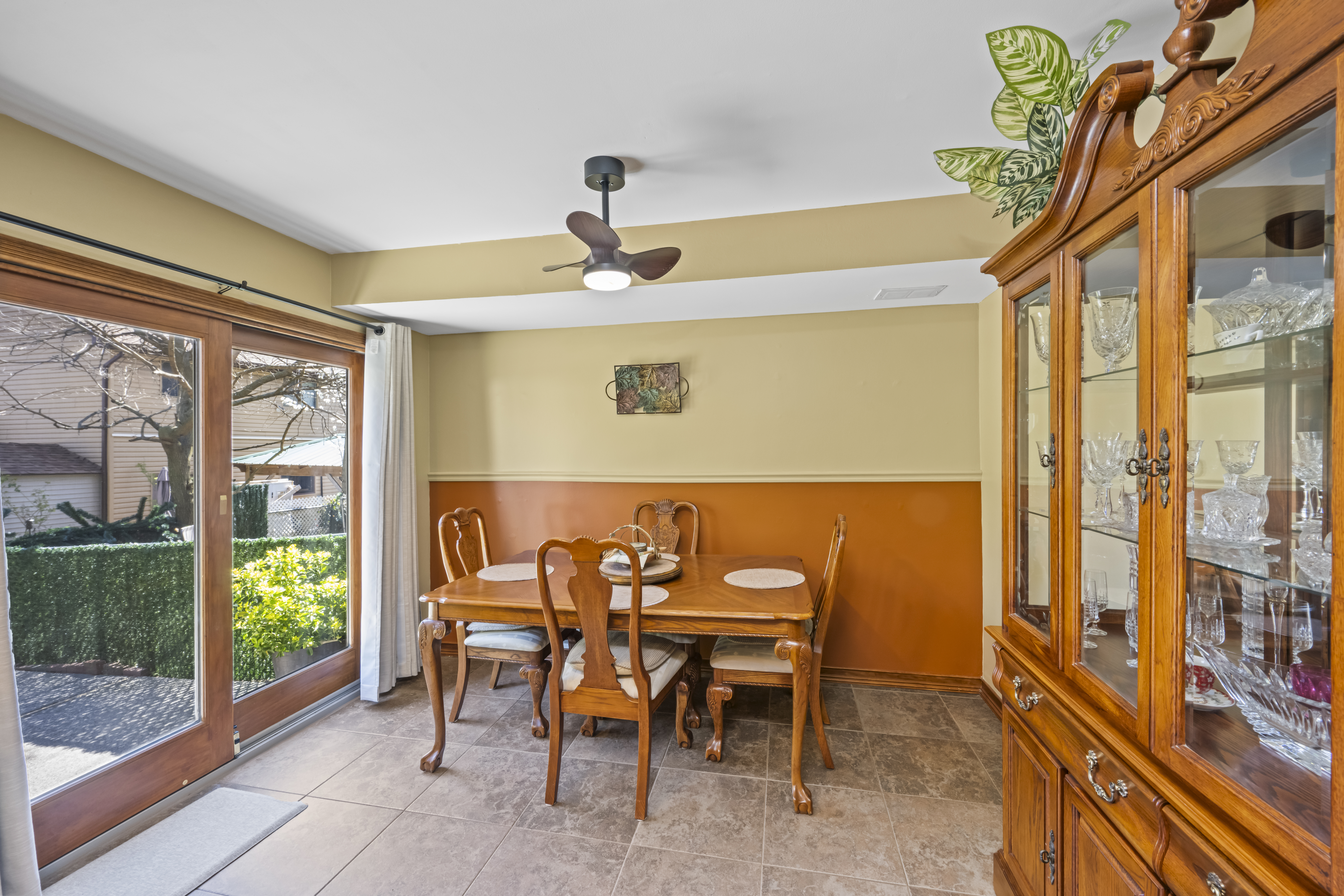 15 Hickory Circle Staten Island, NY 10312 - Photo 15 of 40 a dining room with furniture and a floor to ceiling window