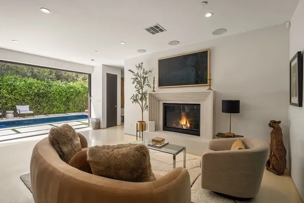 $4,100,000 | Laurel Canyon Road, Los Angeles, CA 90046
