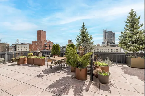 $815,000 | 201 West 21st Street, Unit 5J | Chelsea