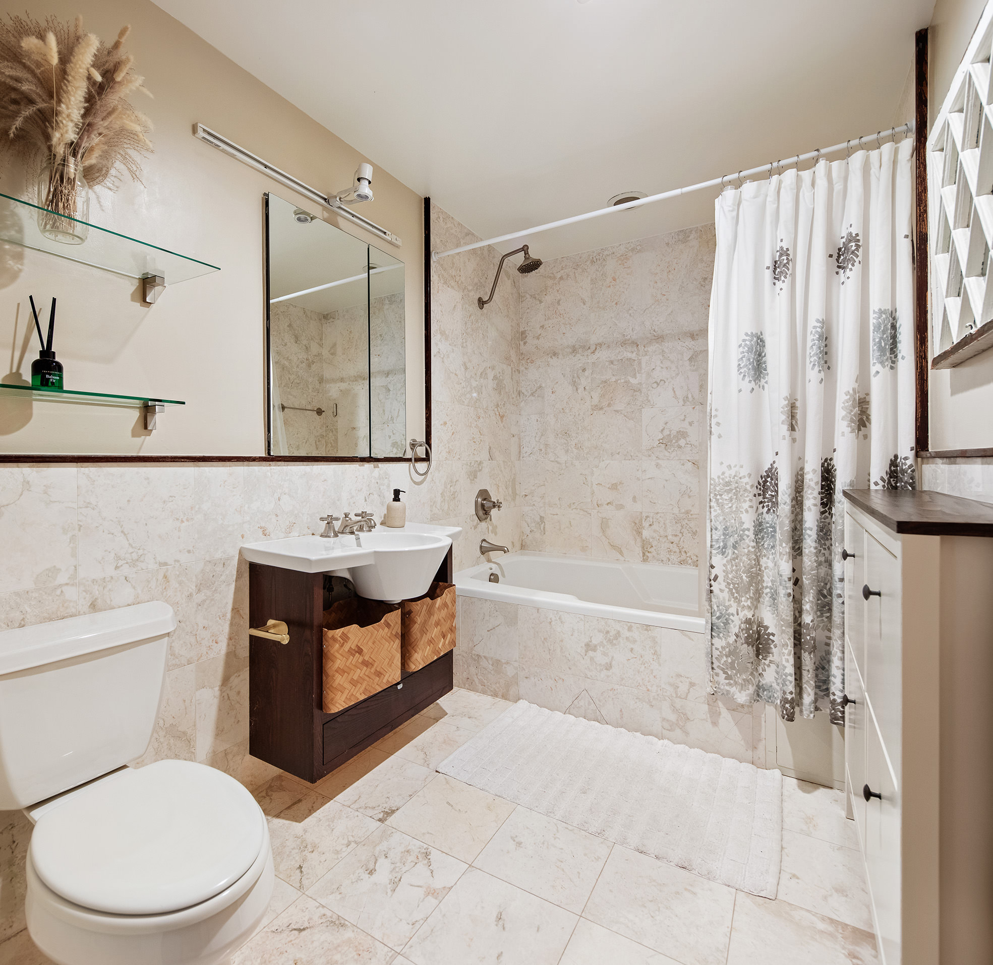 675 Sackett Street, Unit 210 Brooklyn, NY 11217 - Photo 4 of 8 a bathroom with a sink a toilet and a bathtub