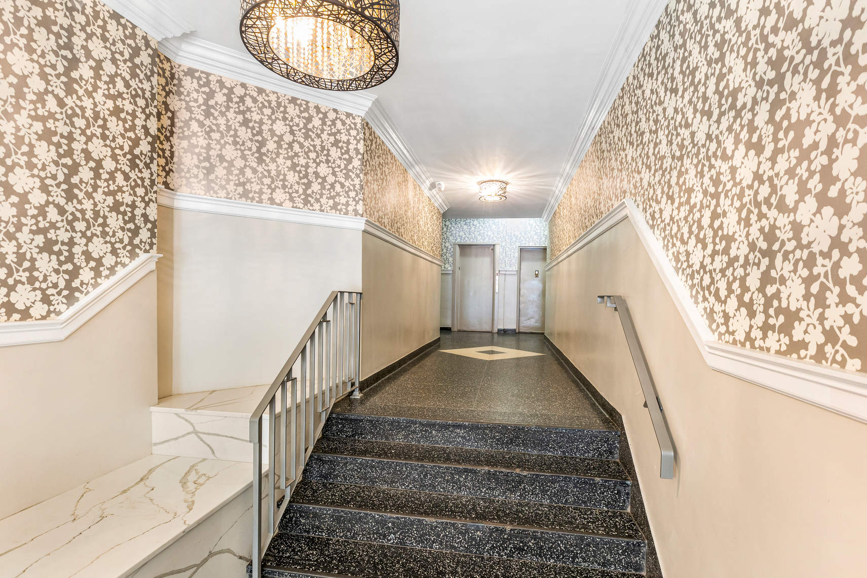 313 East 89th Street, Unit 4C Manhattan, NY 10128 - Photo 5 of 8 a view of entryway