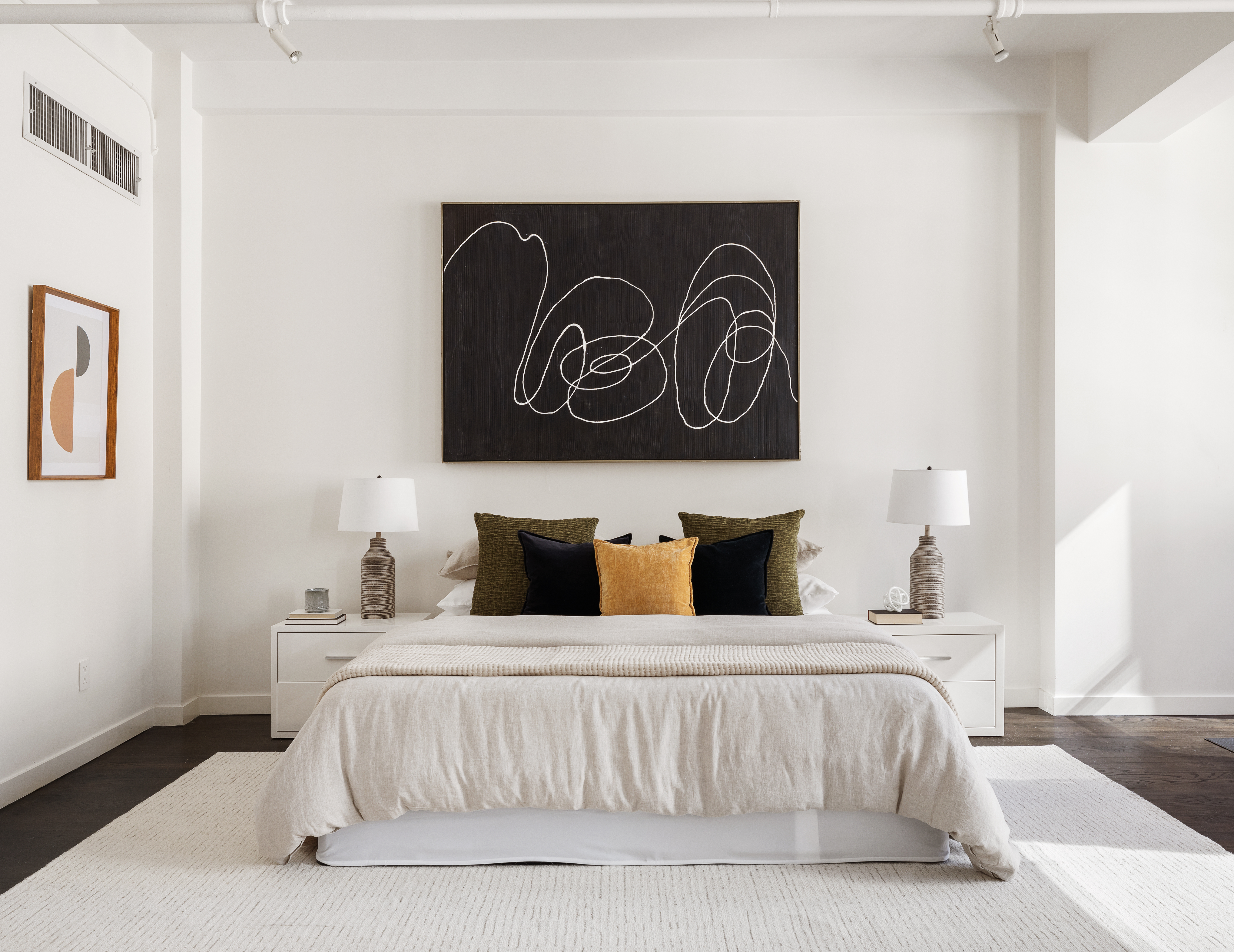 24 West 30th Street, Unit 6 Manhattan, NY 10001 - Photo 7 of 14 a bedroom with a bed and painting on the wall